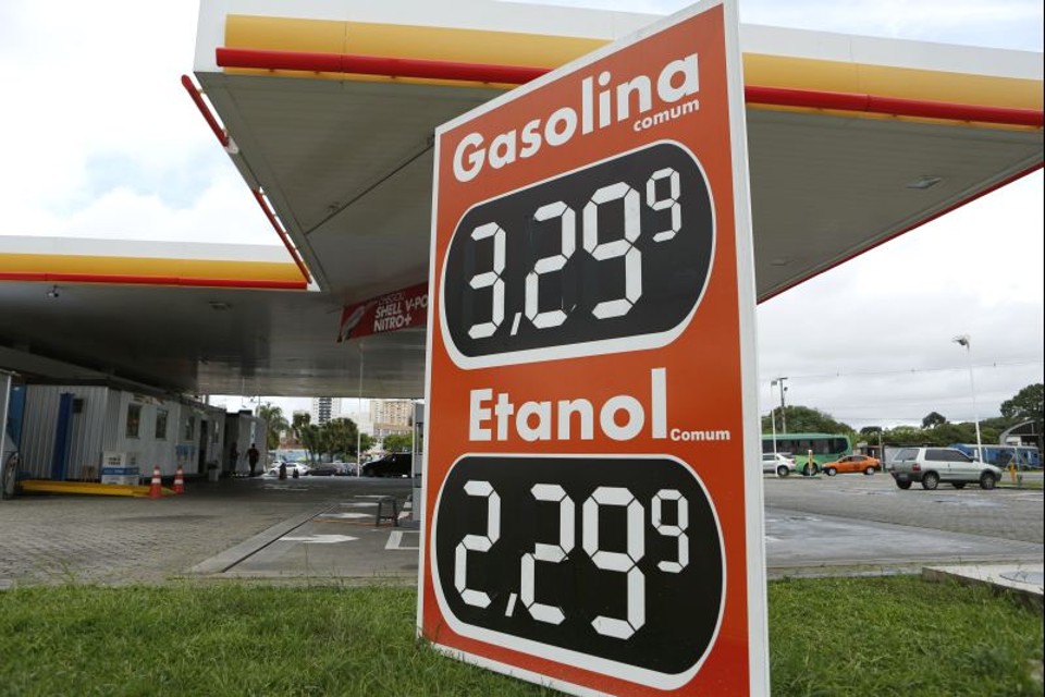 Reajuste da gasolina chegou a R$ 0,30, e o etanol subiu junto | Marcelo Andrade/Gazeta do Povo