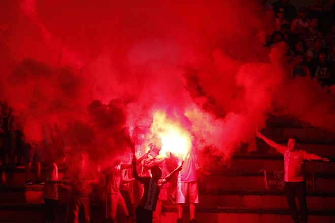 Torcida do Rio Branco em Paranaguá no jogo com o Atlético | 