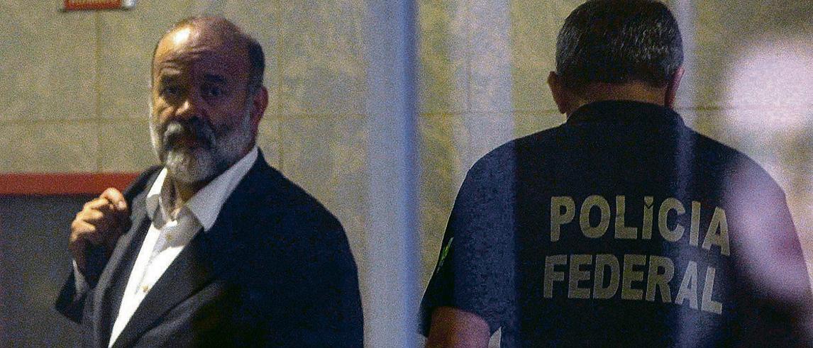 O tesoureiro do PT, João Vaccari Neto, foi levado na quinta-feira (5) para depor na sede da Policia Federal em São Paulo | FELIPE RAU / Estadão Conteúdo