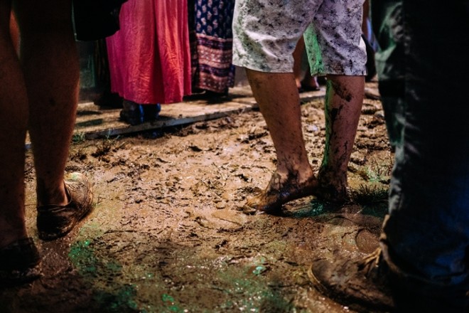 Com a chuva que caiu de maneira constante embora com algumas concessões a lama foi uma companheira inevitável |