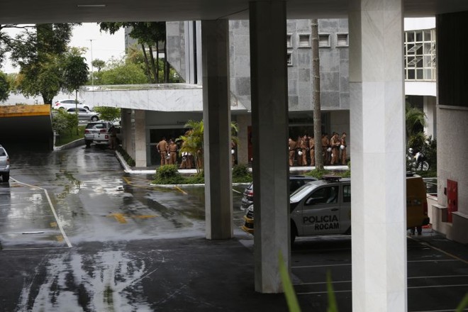Policiais militares no prédio da Assembleia no dia seguinte ao confronto | 