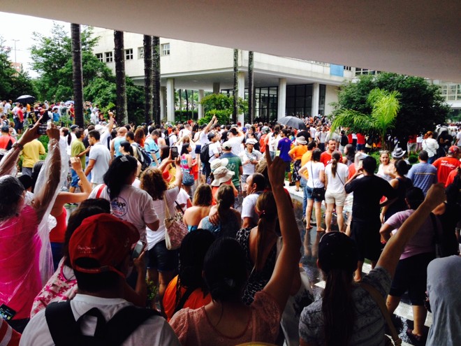 Servidores ocupam a Assembleia Legislativa do Paraná | 