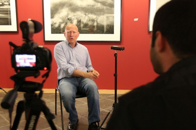Salgado, ícone da fotografia brasileira, foi entrevistado no primeiro episódio |