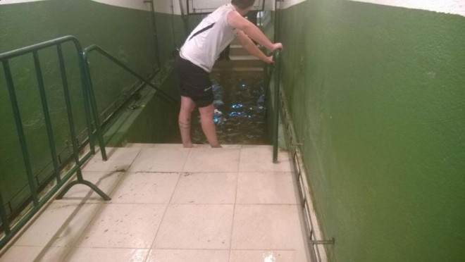 Água no túnel do vestiário | 