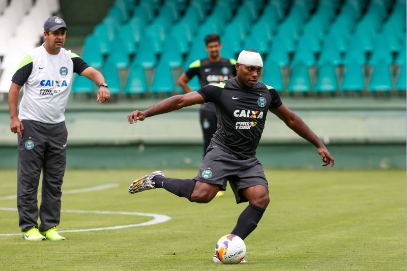 Luccas Claro, um dos remanescentes do elenco do Coritiba que foi desclassificado pelo Maringá em 2014 | Brunno Covello / Gazeta do Povo