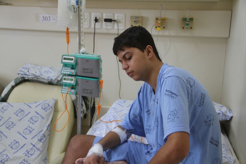 Antonio Gleiber Cassiano Junior precisa de um catéter na veia para se alimentar: sistema é propenso a infecções | Gerson Klaina/Tribuna do Paraná