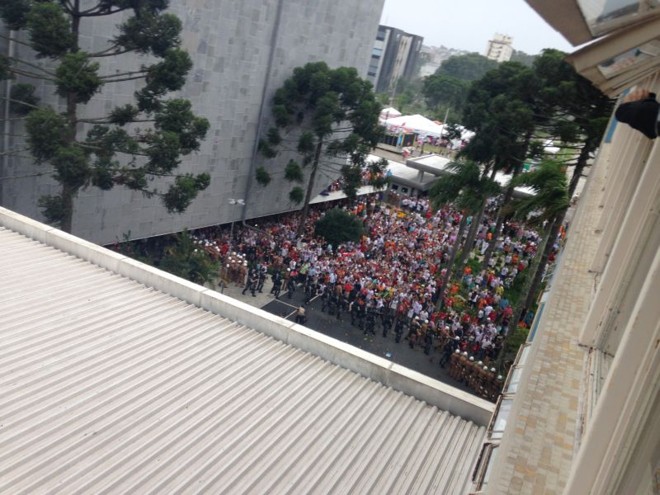 Foto cedida pela oposição ao governo: servidores lotam a Assembleia |