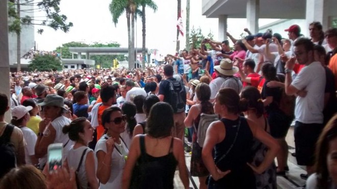 Servidores resistem na sede do Legislativo |