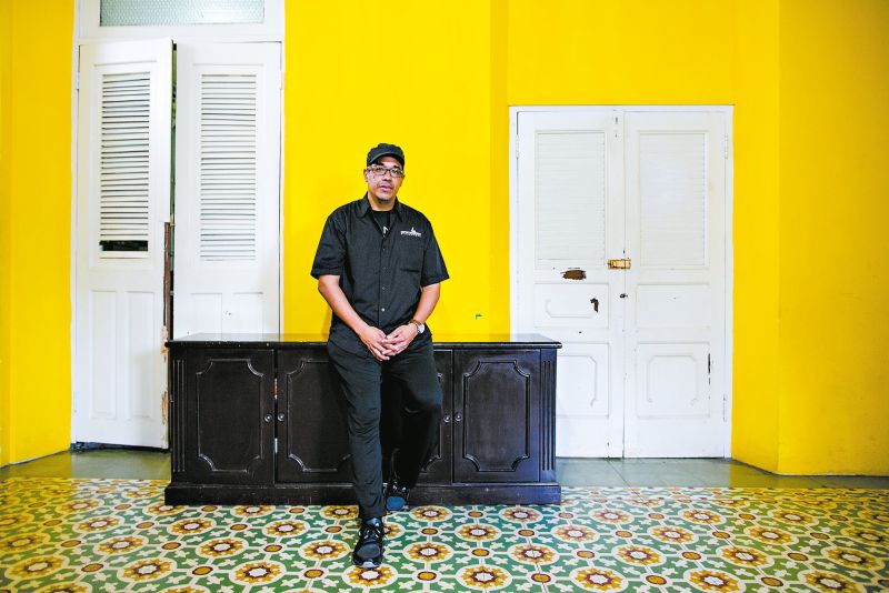 Danilo Pérez, que toca no quarteto de Wayne Shorter, saiu do Panamá há 30 anos para estudar música em Boston; hoje, ele promove um festival de música e ajuda jovens em sua cidade natal | Tito Herrera para The New York Times