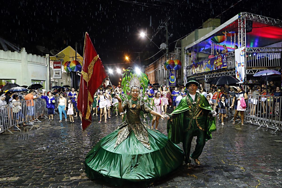 O público foi brindado com uma apresentação caprichada | Albari Rosa / Gazeta do Povo