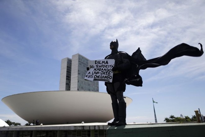 Batman do Rio protestou contra a presidente Dilma Rousseff | 