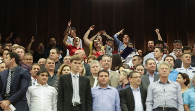 Richa foi alvo de protestos na Assembleia | 