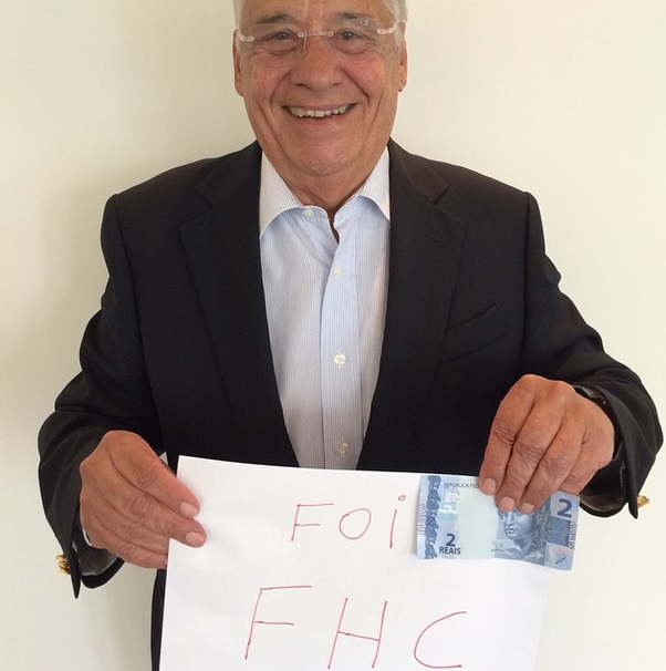 FHC com a nota de Real | Cassio Cunha Lima/Reprodução/Instagram