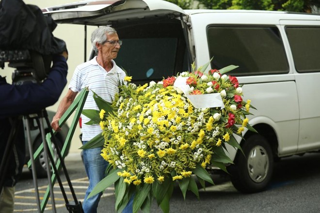 Coroa de flores entregue no velório de Dionga | 