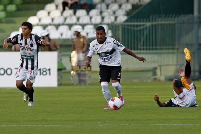 Desde o primeiro tempo, Mazinho foi uma opção de velocidade do Coritiba. | 