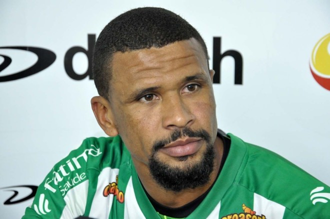 Pereira/Idade: 35 anos /Posição: zagueiro /Quem te viu: Tetra estadual, campeão da Série B, vice da Copa do Brasil, recordista de vitórias e zagueiro com mais gols pelo Coritiba. /Quem te vê: Jogará o Gaúcho no Juventude. | 