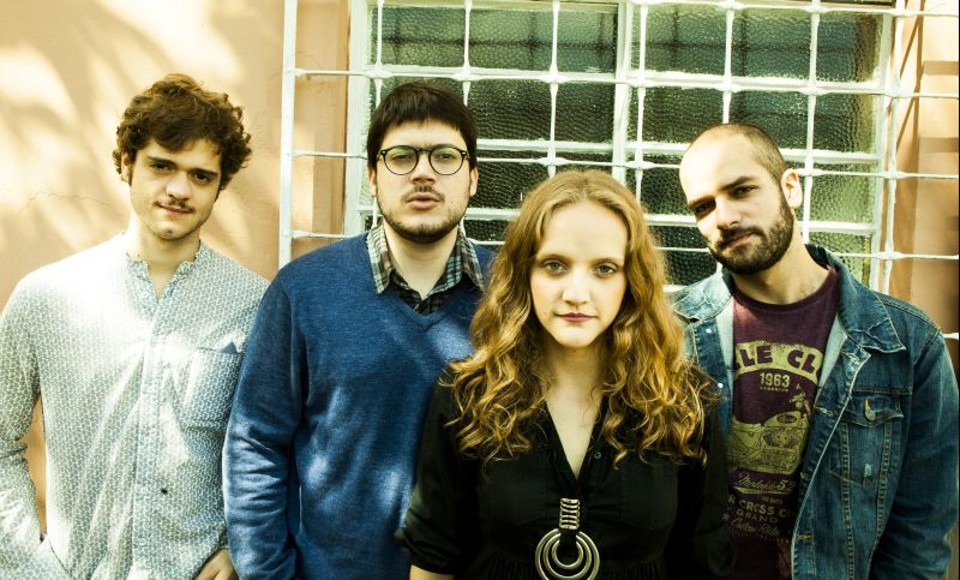 O grupo já reestruturado, sem o vocalista Sal: fase "mais reflexiva" embala canções do 2º álbum | Marcelo Fontana / Divulgação