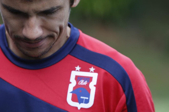 Pelas novas contas do Paraná, Lúcio Flávio tem 297 jogos pelo clube: lista “perdeu” amistoso contra o Rio Branco, do ano 2000. | Henry Milleo/Gazeta do Povo