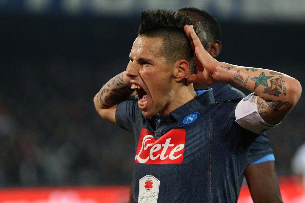 Hamsík comemora o primeiro gol da vitória do Napoli sobre o Sassuolo, no San Paolo, por 2 a 0. | CESARE ABBATE/EFE