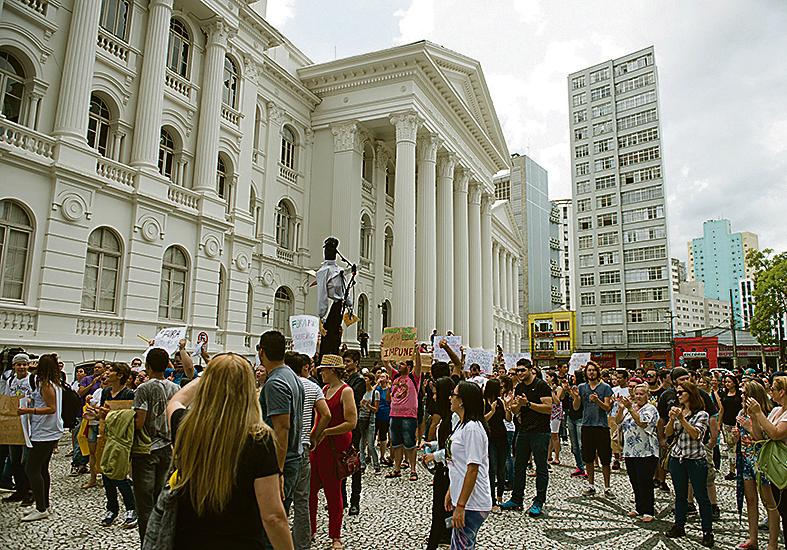 Manifestantes pediram o impeachment do governador. | Henry Milleo/Gazeta do Povo