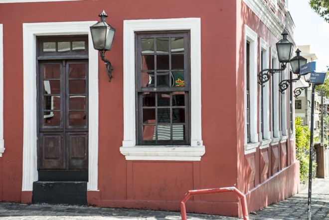 Construção da casa vermelha é estimada entre o final do século 19 e início do 20 |