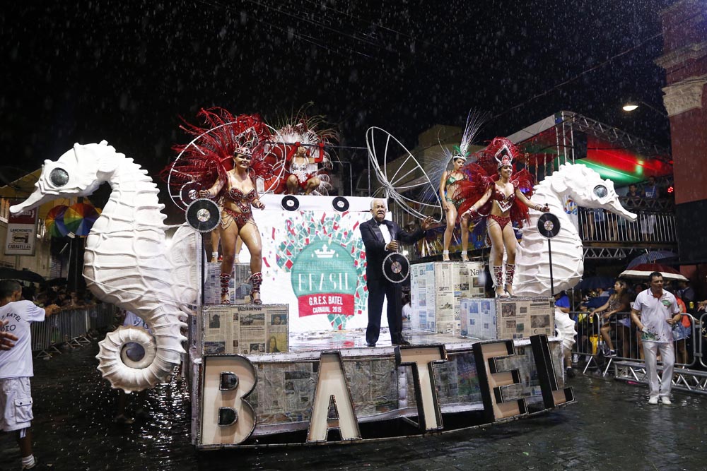 Escola de Samba do Batel. | Albari Rosa/Gazeta do Povo