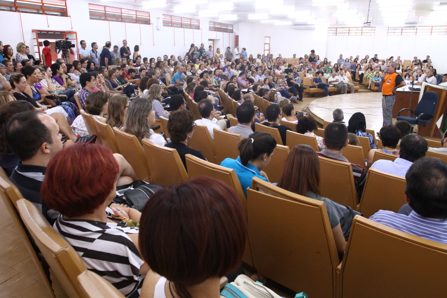 Assembleia realizada este mês no CCH reuniu mais de 200 professores | Roberto Custódio/Jornal de Londrina
