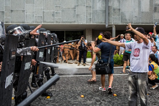 PM faz cordão de isolamento na Assembleia |