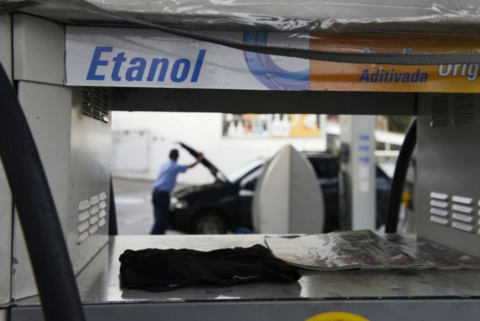 Acordo elevará de 25% para 27% a presença do álcool anidro no combustível | Henry Milleo/Gazeta do Povo