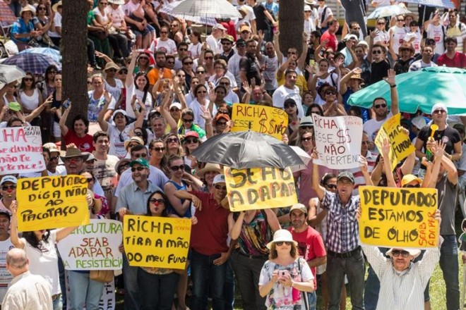 Protesto contra a votação do pacote do governo | 