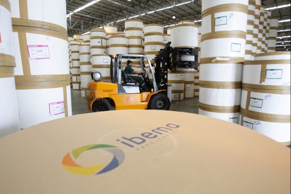 Fábrica da Ibema sofreu danos com a oscilação no sistema elétrico. | Daniel Castellano/Gazeta do Povo
