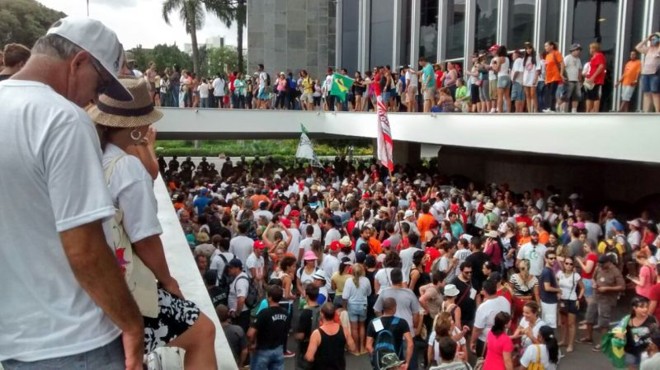 Assembleia ocupada por servidores |