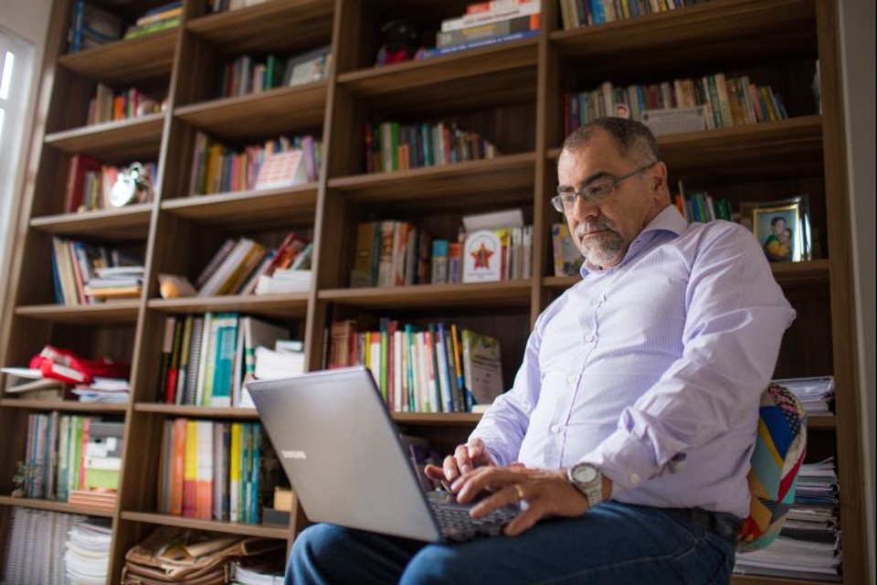 Em busca de rendimentos maiores, Geraldo Alvarenga prefere investir no Tesouro Direto | Brunno Covello/ Gazeta do Povo