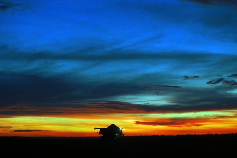 Avanço das máquinas tem revelado índices de produtividades variados de Norte a Sul do país. Colheita da soja avança para os 10% no Brasil com resultados contrastantes entre regiões relativamente próximas |