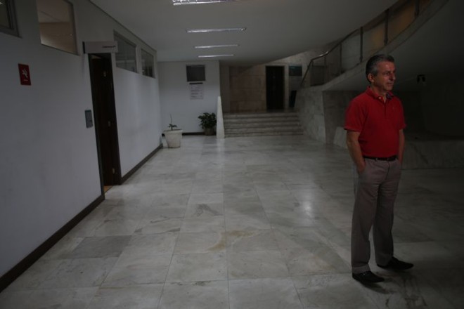 O deputado Tadeu Veneri (PT) esteve na Assembleia para mostrar que não houve depredação | 