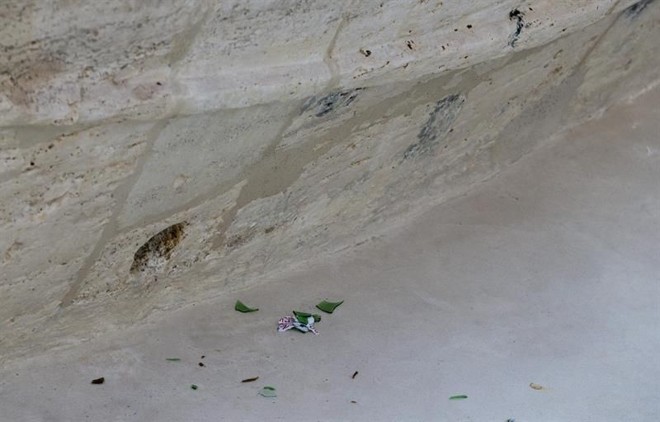 Fonte Barcaccia, na Piazza di Spagna, em Roma, terá de ser restaurada após vandalismo dos torcedores do Feynoord |