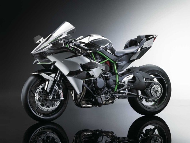 A Kawasaki Ninja H2 possui um potente motor de 1.000 cc | 