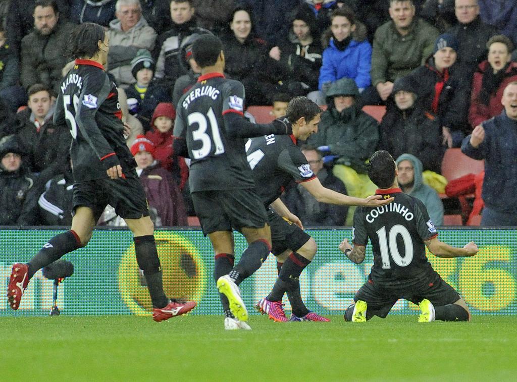 Phillipe Coutinho comemora o primeiro gol do Liverpool sobre o Southampton. | Gerry Penny/EFE