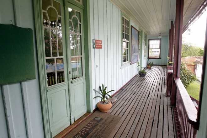 Varandas amplas são resultado de arquitetura com forte influência da imigração europeia |