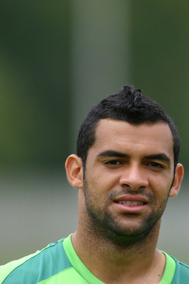 H. Dias/Idade: 30 anos /Posição: atacante /Quem te viu: Virou ídolo alviverde ao fazer o gol do título da Série B de 2007 no último lance e do estadual de 2008 dentro da Arena. /Quem te vê: Jogará o PR-15 pelo Cascavel. | 