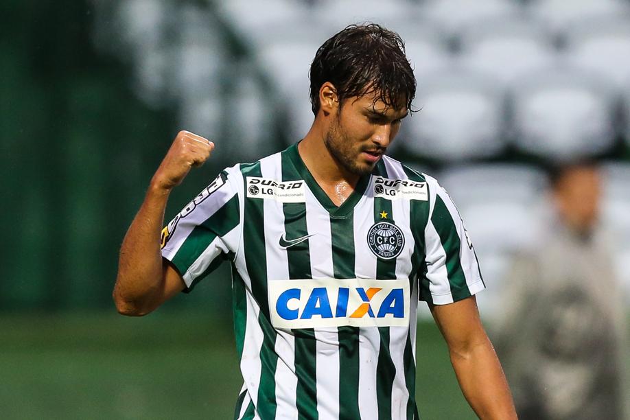 Pedro Ken comemora o primeiro gol do Coritiba diante do Grêmio Maringá | Brunno Covello / Gazeta do Povo