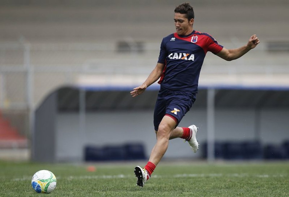 Volante Jean promete que o Paraná vai ter mais atenção na bola parada do adversário nos próximos jogos | Jonathan Campos / Gazeta do Povo