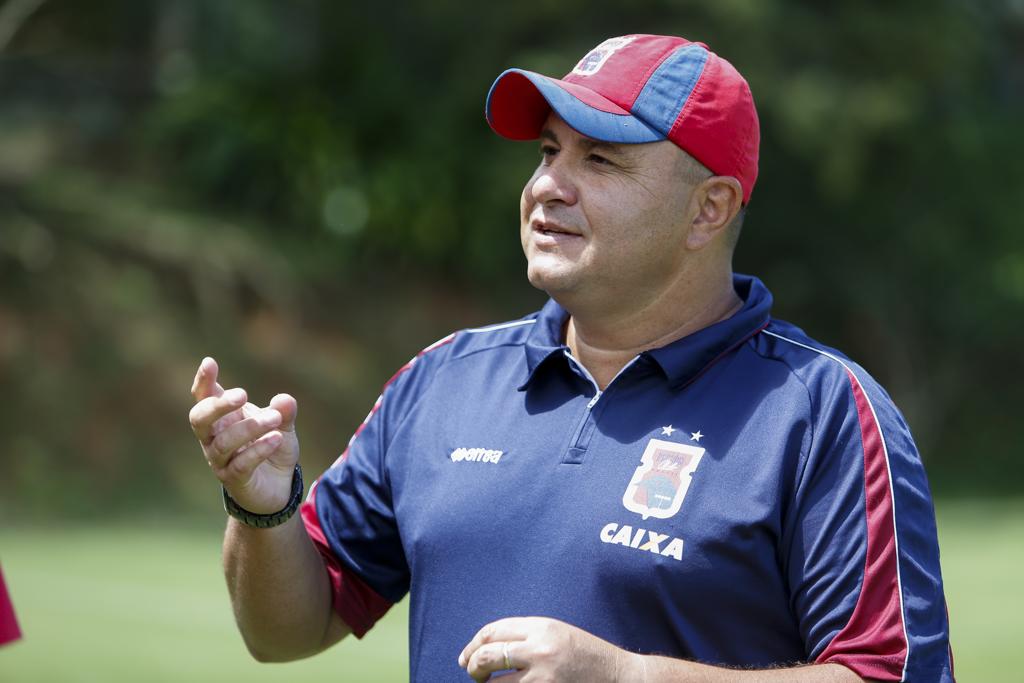 Técnico Luciano Gusso quer mais pontos para trabalhar com calma na sequência do Estadual. | Henry Milleo/Gazeta do Povo