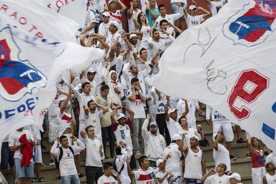 Torcida paranista na Vila Capanema | Marcelo Andrade/ Gazeta do Povo