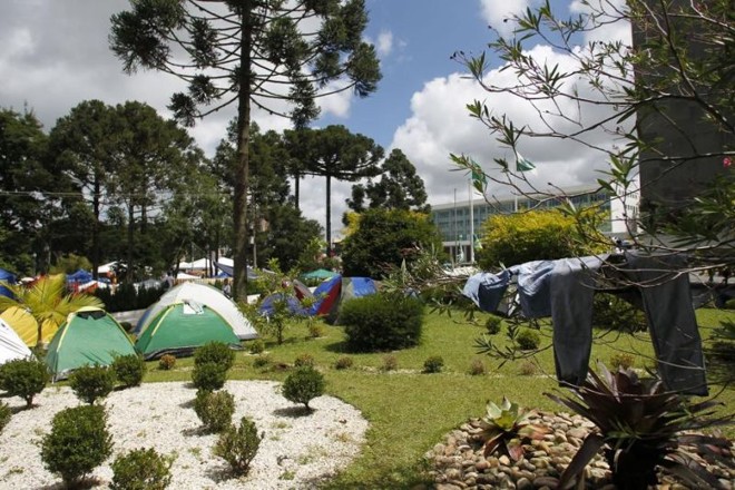 Acampamento no Centro Cívico |