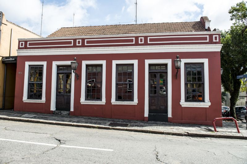 Complexo da Cinemateca de Curitiba é formado por duas casas históricas e uma construção com estrutura contemporânea feita depois para abrigar a sala de projeções | Fotos: Henry Milleo/Gazeta do Povo
