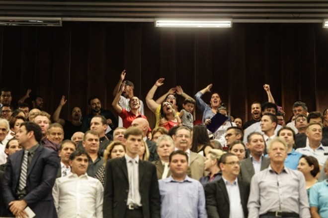 Gritos contra o governador foram ouvidos durante a cerimônia de posse dos deputados estaduais | 