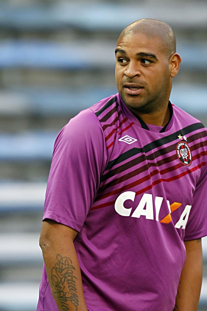 Adriano teve problema com a balança em todos os times em que jogou. No Atlético não foi diferente |