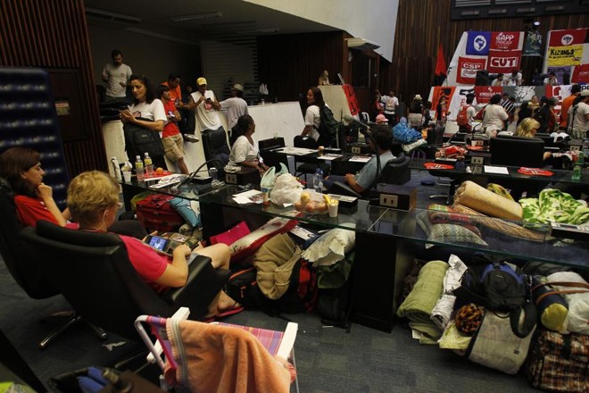 Servidores acampados na Assembleia Legislativa |