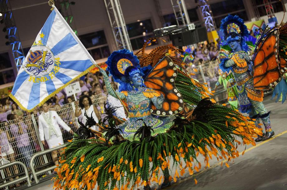 Mestre-sala e porta-bandeira da Império Casa Verde. | Bosco Martín/Efe